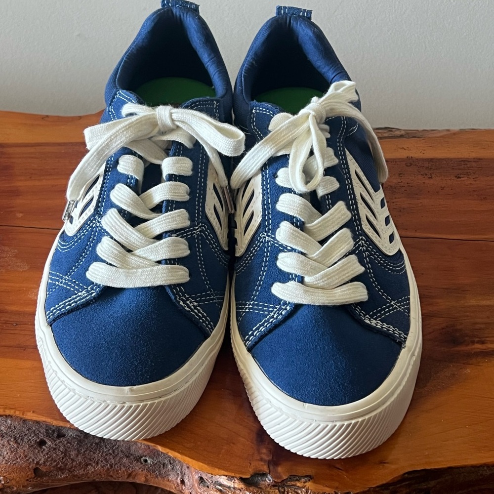 Blue Cariuma sneakers. New without box. - Picture 4 of 5